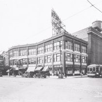 IL-Chicago-Riviera Exterior